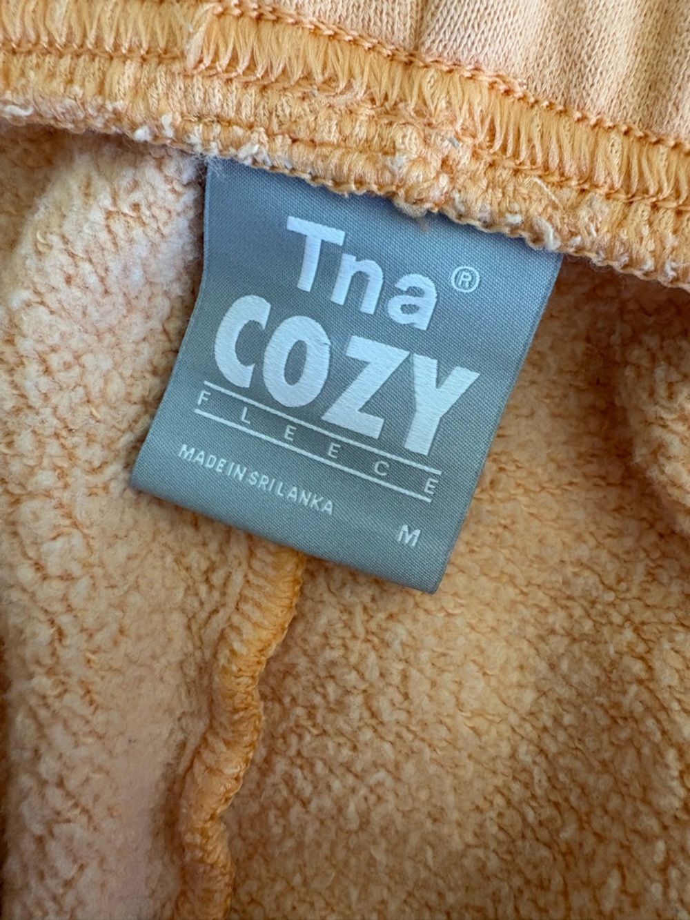 Aritzia | TNA Cozy Fleece Perfect Hi-Rise Sweatshort Apricot - Picture 6 of 7